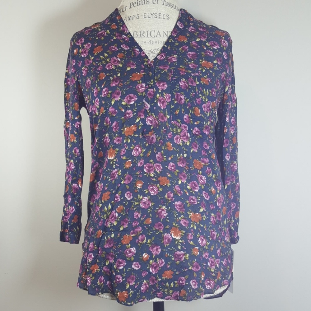 ZARA NWT v neck blouse floral pattern size xs